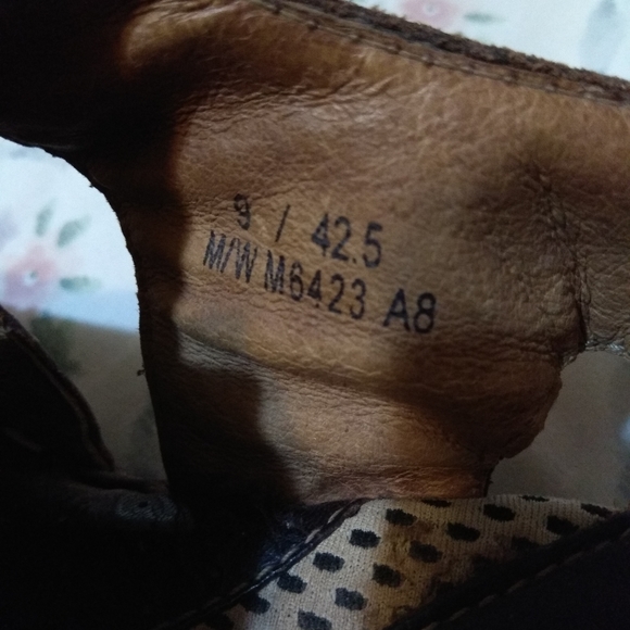 Bórn Handcrafted Leather Sandals - Picture 9 of 9